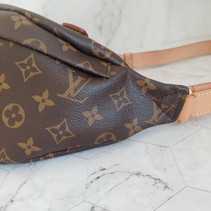 LV M43644 Bumbag🎀現品實拍 🎀 Monogram老花字紋 腰包 斜背包 胸口包-32