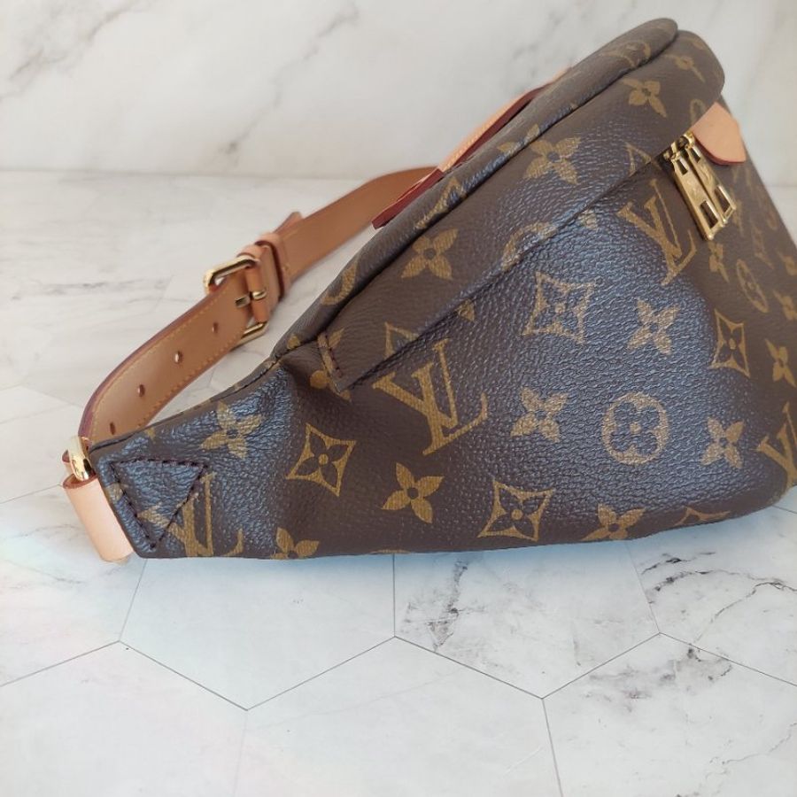 LV M43644 Bumbag🎀現品實拍 🎀 Monogram老花字紋 腰包 斜背包 胸口包-34