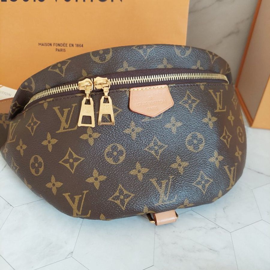 LV M43644 Bumbag🎀現品實拍 🎀 Monogram老花字紋 腰包 斜背包 胸口包-40
