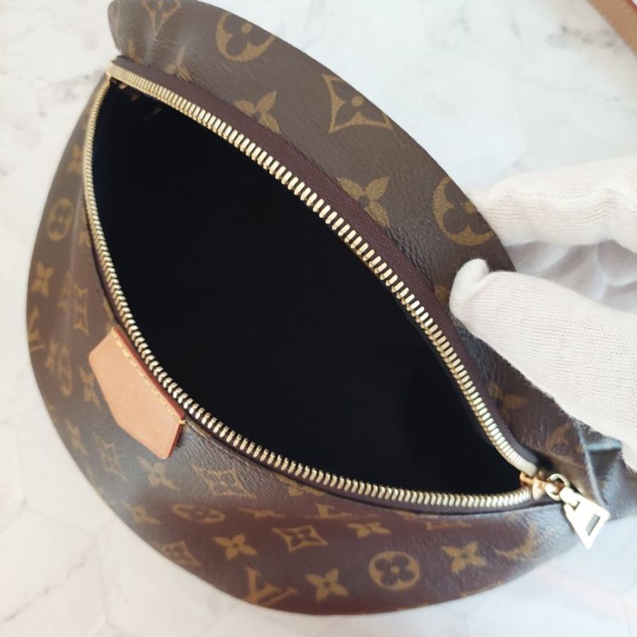 LV M43644 Bumbag🎀現品實拍 🎀 Monogram老花字紋 腰包 斜背包 胸口包-41