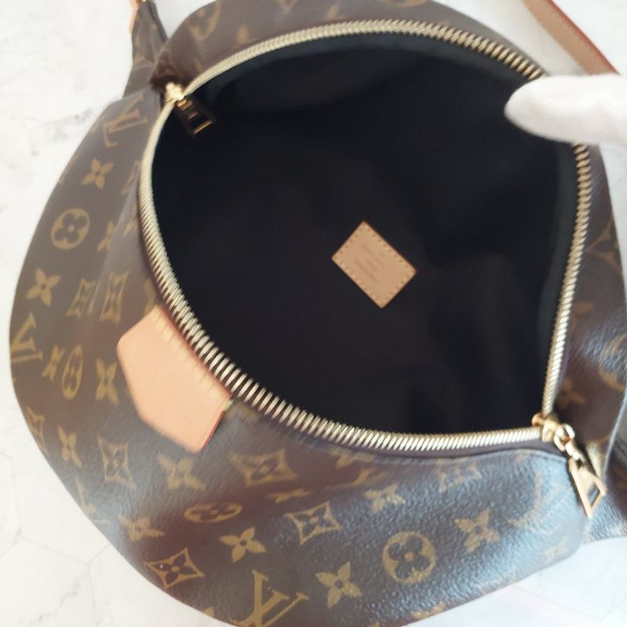 LV M43644 Bumbag🎀現品實拍 🎀 Monogram老花字紋 腰包 斜背包 胸口包-42