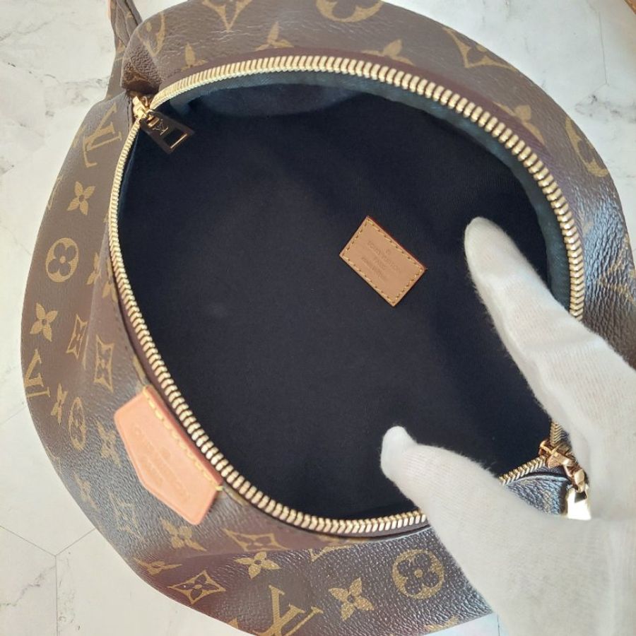 LV M43644 Bumbag🎀現品實拍 🎀 Monogram老花字紋 腰包 斜背包 胸口包-45