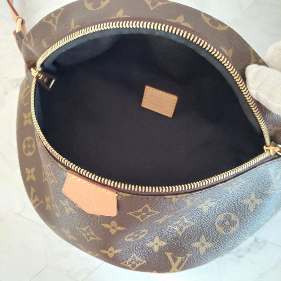 LV M43644 Bumbag🎀現品實拍 🎀 Monogram老花字紋 腰包 斜背包 胸口包-48