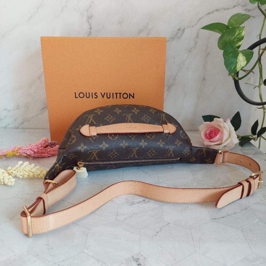 LV M43644 Bumbag🎀現品實拍 🎀 Monogram老花字紋 腰包 斜背包 胸口包-59