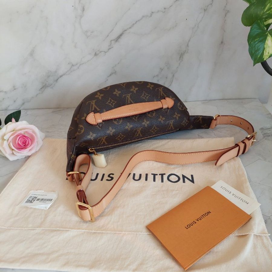 LV M43644 Bumbag🎀現品實拍 🎀 Monogram老花字紋 腰包 斜背包 胸口包-60