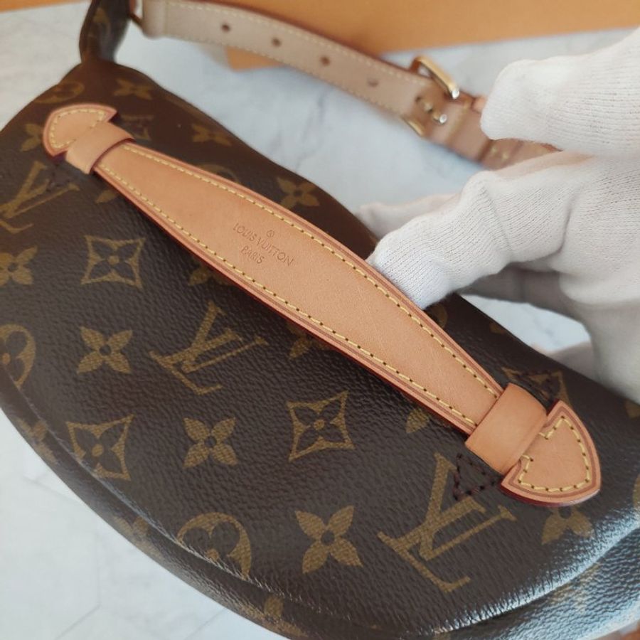 LV M43644 Bumbag🎀現品實拍 🎀 Monogram老花字紋 腰包 斜背包 胸口包-79