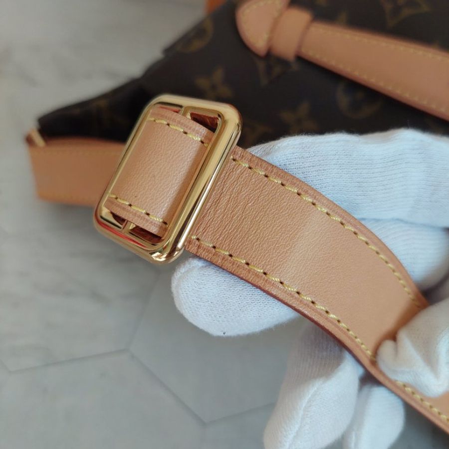 LV M43644 Bumbag🎀現品實拍 🎀 Monogram老花字紋 腰包 斜背包 胸口包-85