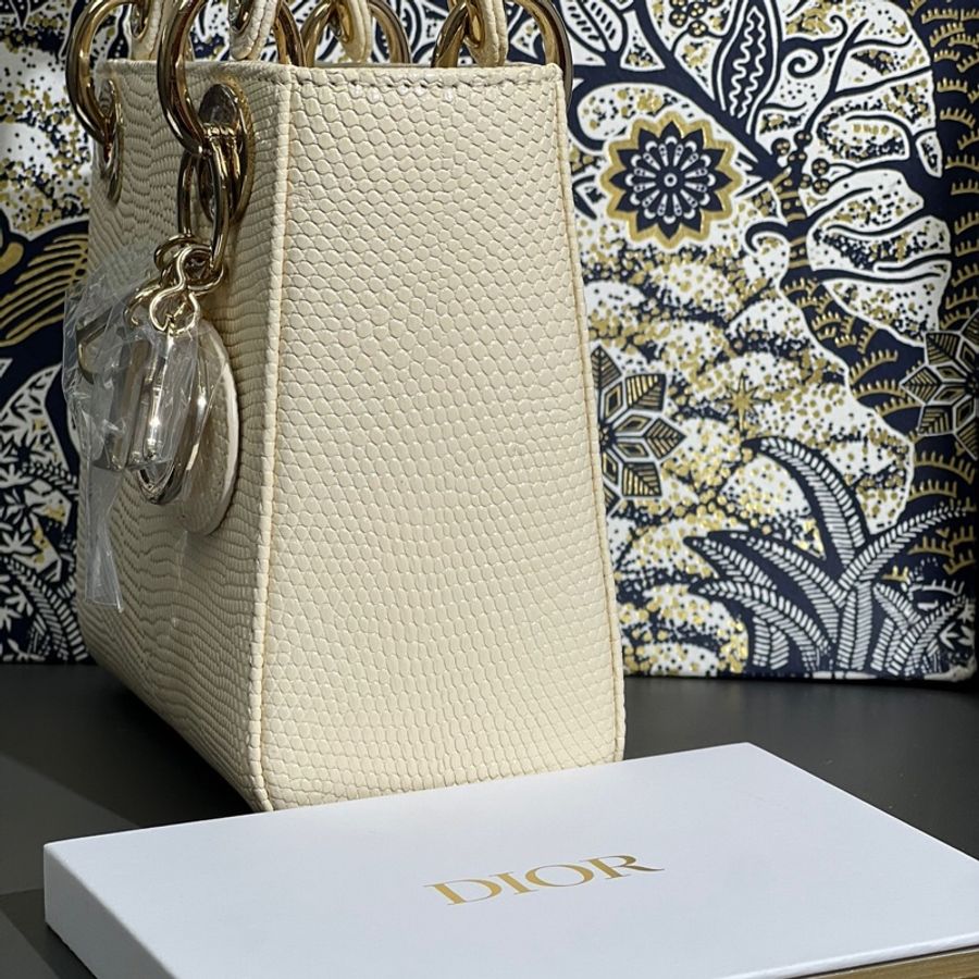 Dior三格白色蜥蜴皮金扣戴妃包,2021年購入-4
