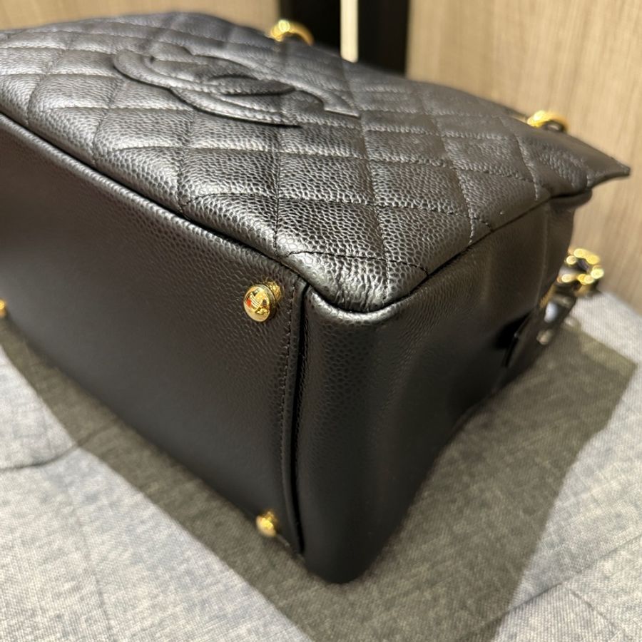 (已售出)絕版極新 Chanel 黑色荔枝牛皮金鏈手提包 肩背包 豆腐包-6