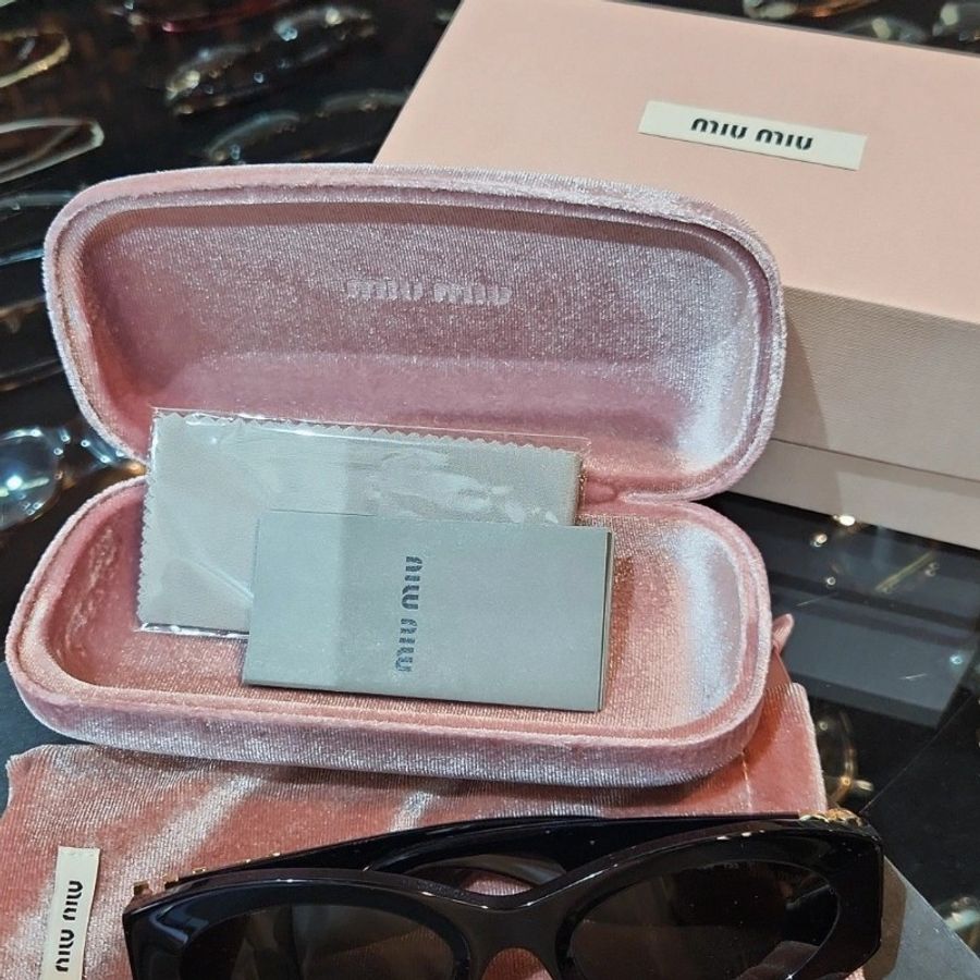 杰瑪眼鏡|【全新正品】MIU MIU SMU11W 貓眼墨鏡 黑色 義大利製 附原廠盒 天鵝絨包裝 高質感精品太陽眼鏡-11