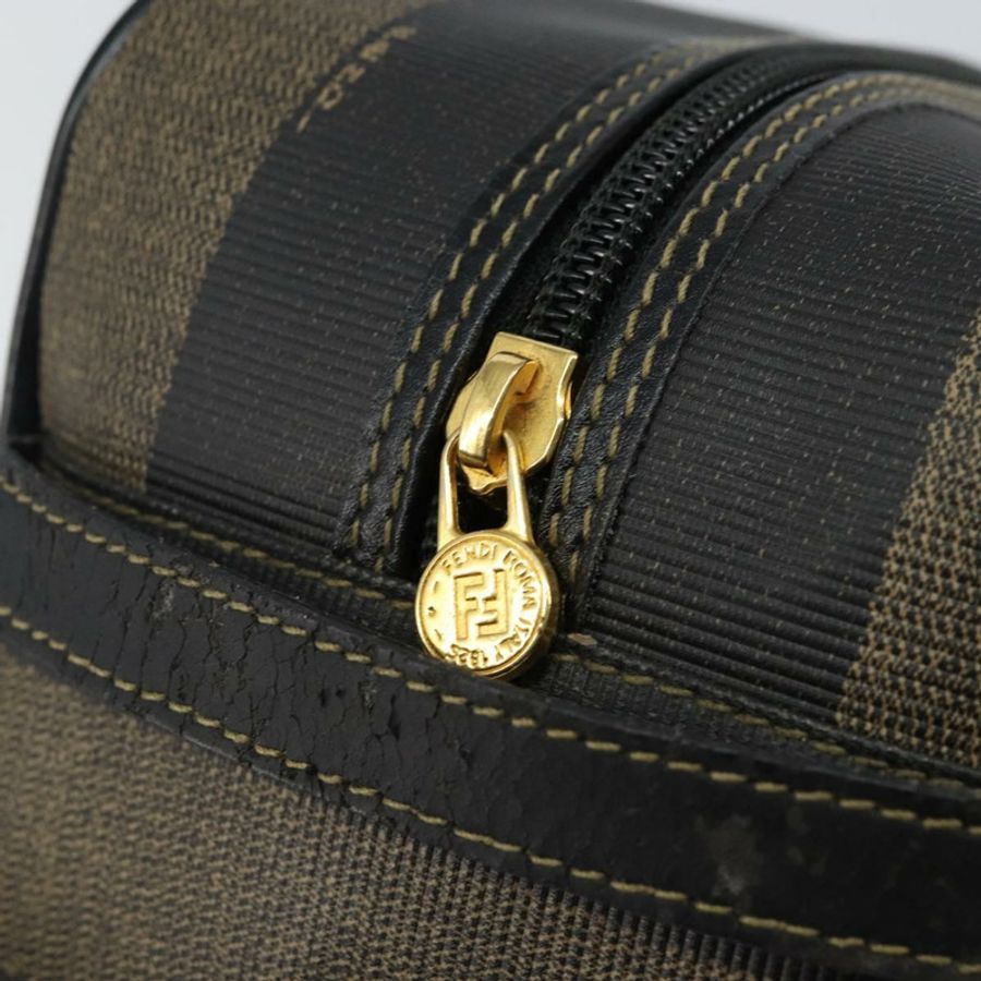 【日本直送】FENDI 胡桃色帆布手拿包 PVC 黑色 棕色 金色 正品 144211-9