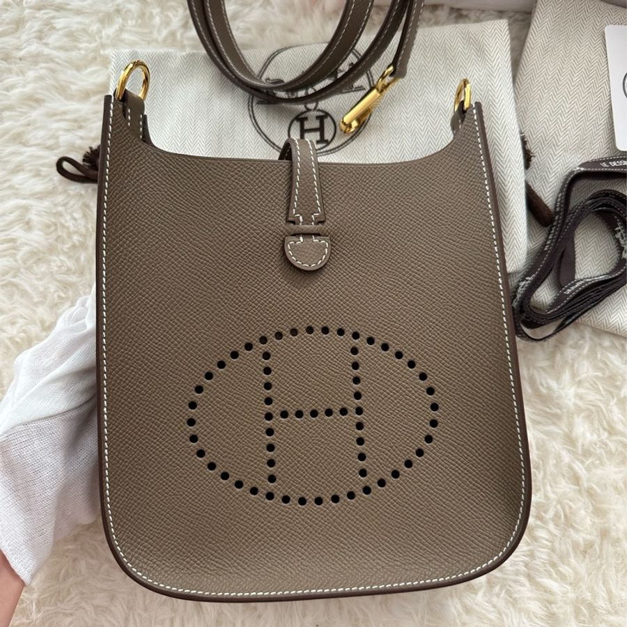 全新 Hermes 2025 k刻 Mini Evelyne二代 大象灰金釦 Epsom皮➕全皮背帶 (東京購入)-5