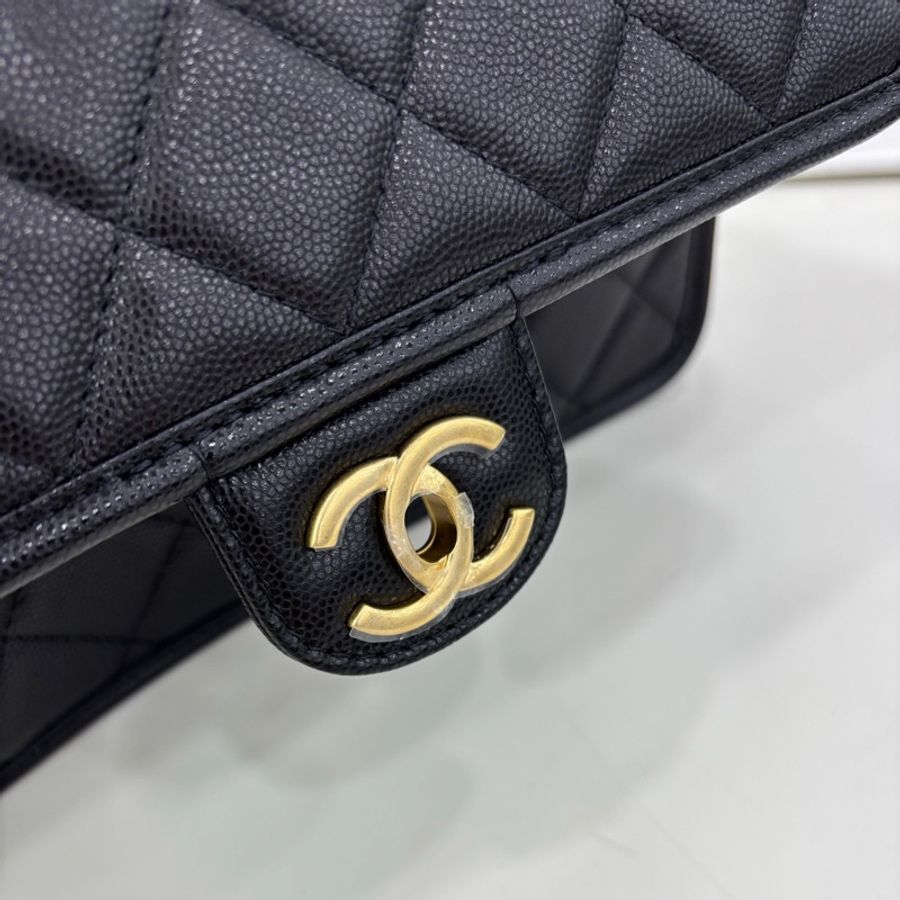 Chanel香奈兒 25B黑金荔枝皮金幣四葉草郵差包!晶片款 全新10.14購證-8