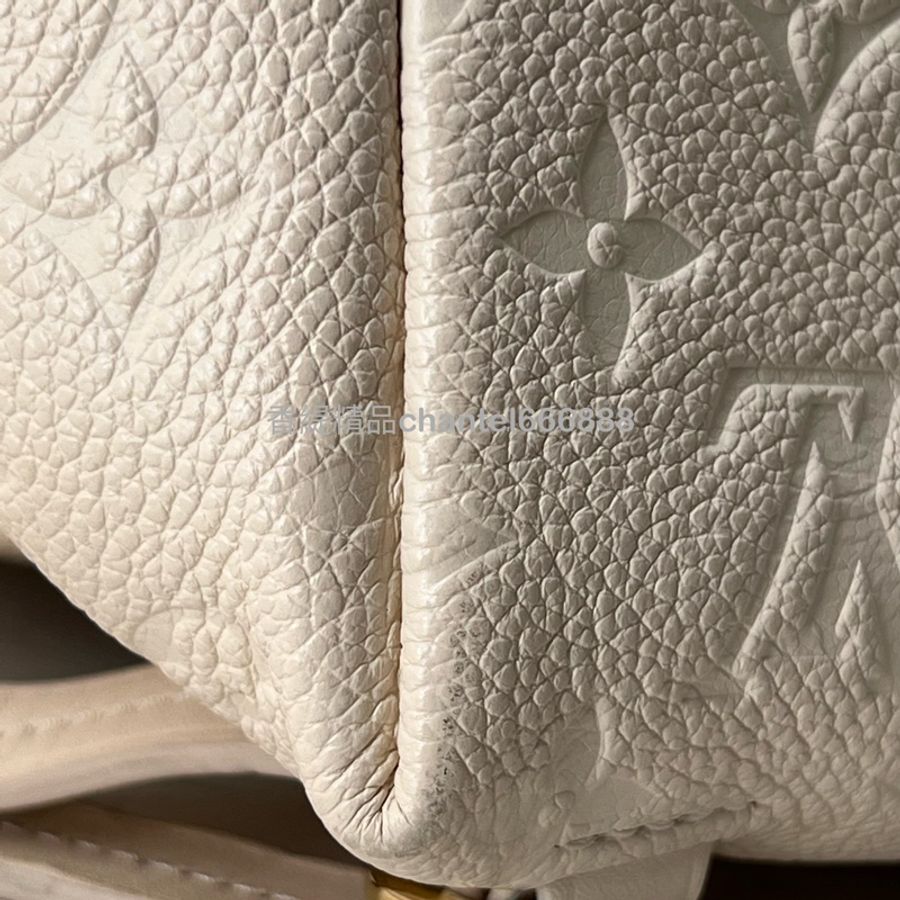💗香緹國際精品💗 552 LV 奶白壓紋後背包 #M45397-6