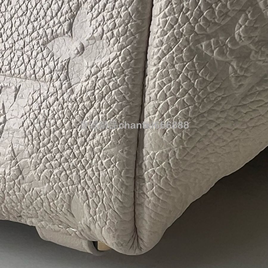💗香緹國際精品💗 552 LV 奶白壓紋後背包 #M45397-7