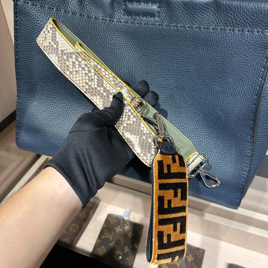 FENDI芬迪 Peekaboo ISeeU 托特包Tote包购物袋单肩斜挎手提包-13