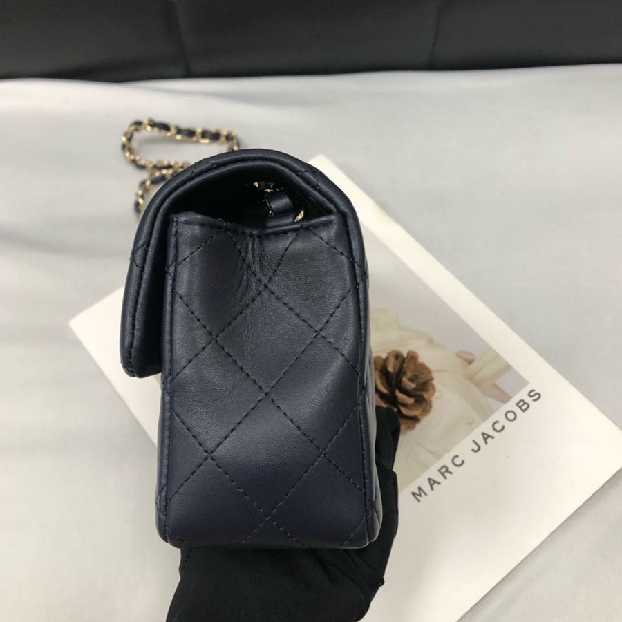 Chanel 藍黑色羊皮cf 大mini鏈條斜挎單肩包,有卡29開,尺寸約20*13cm。-3