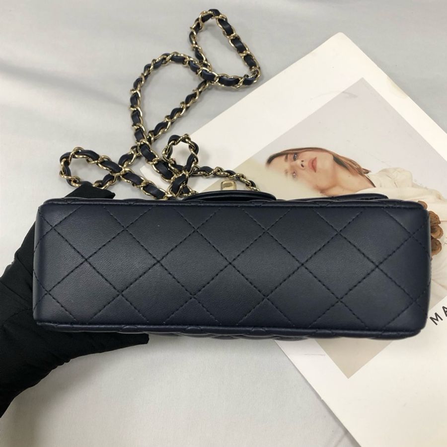 Chanel 藍黑色羊皮cf 大mini鏈條斜挎單肩包,有卡29開,尺寸約20*13cm。-4
