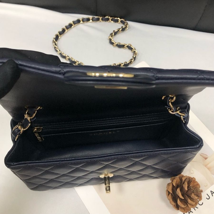 Chanel 藍黑色羊皮cf 大mini鏈條斜挎單肩包,有卡29開,尺寸約20*13cm。-5