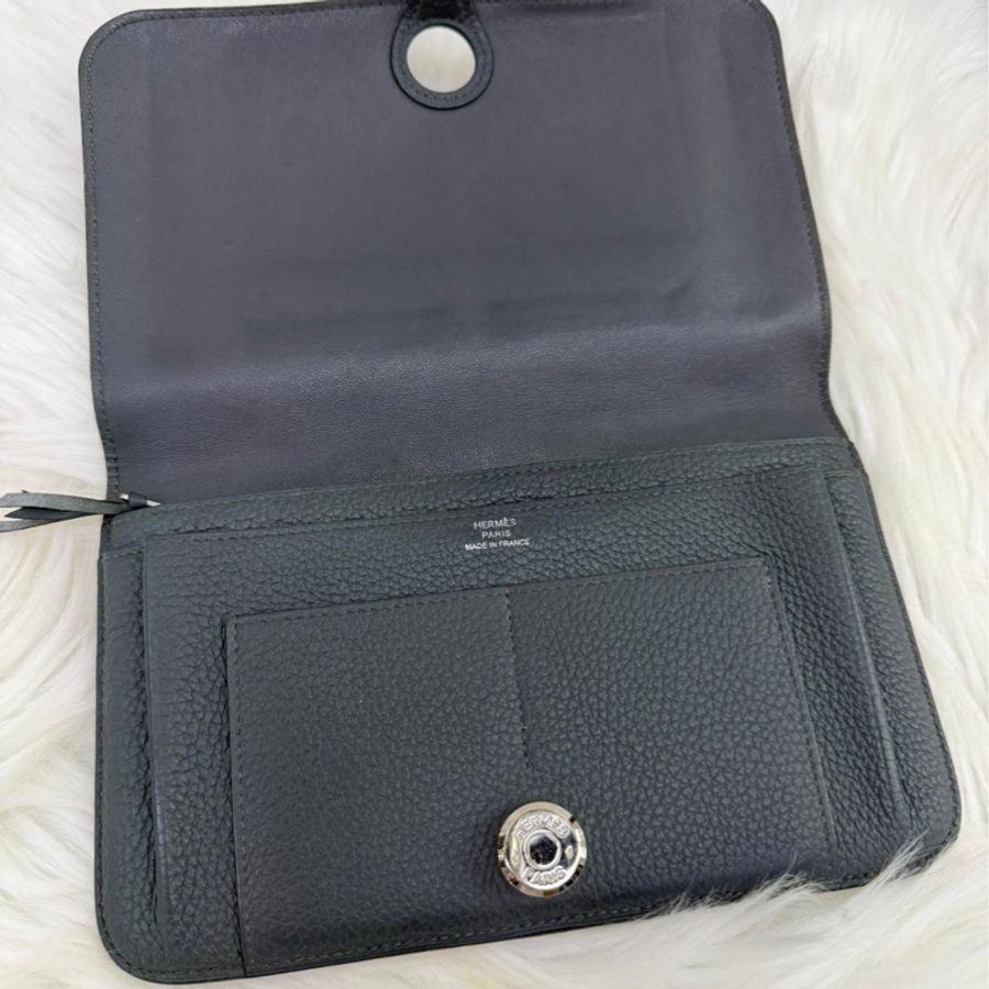這是一款愛馬仕Dogon Duo GM Wallet採用Togo 皮革製成-1