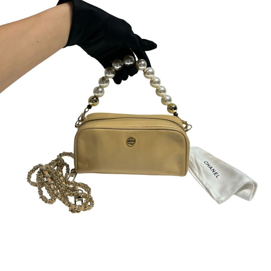 CHANEL CLUTCH BEIGE CALFSKIN GHW-1
