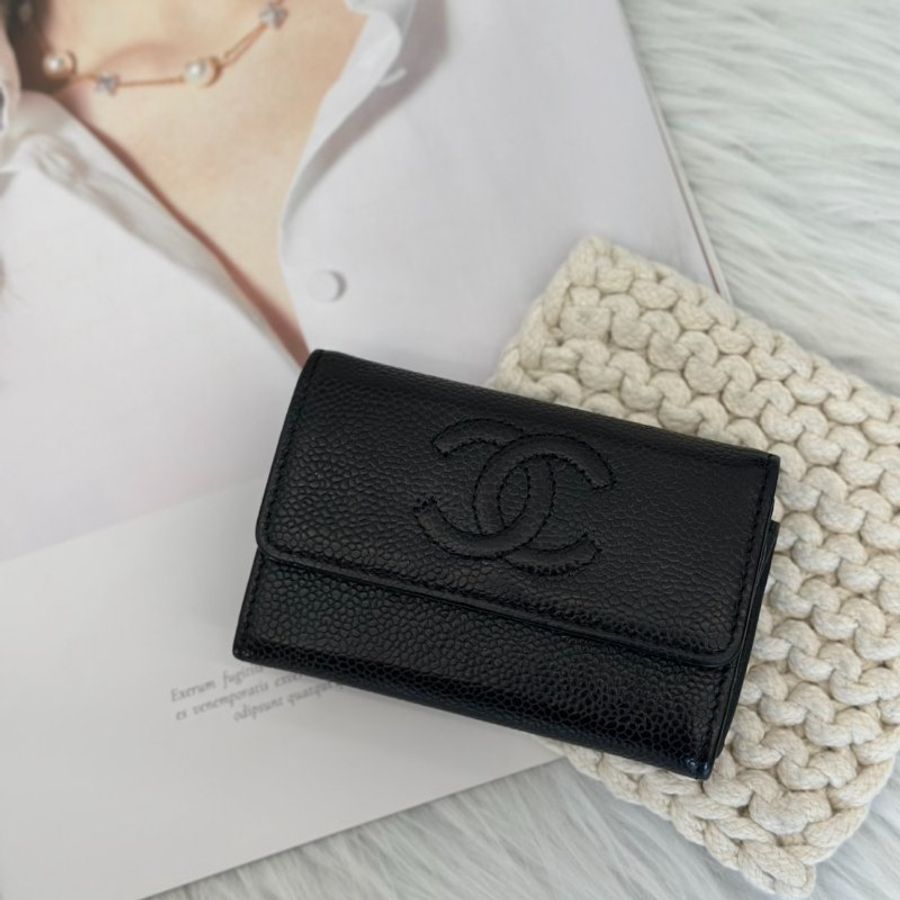 CHANEL 壓紋雙C口蓋卡包 - 黑16開-0