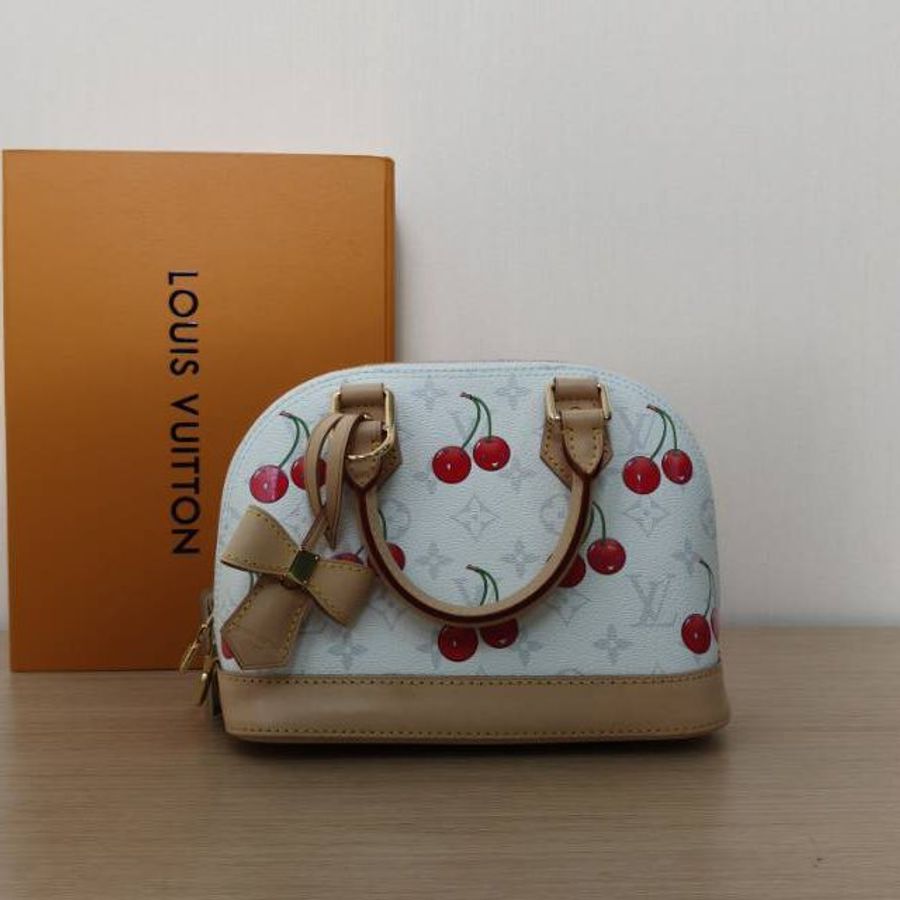 LOUIS VUITTON TAKASHIMURAKAMI村上隆聯名櫻桃系列ALMA貝殼包BB23.5白色PVC晶片肩背包-4