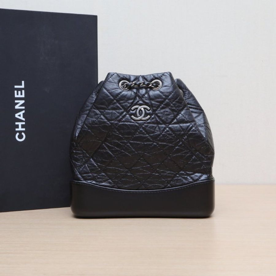 CHANEL GABRIELLE流浪雙肩包小號22.5黑色牛皮晶片開金銀扣菱格紋肩背包-0
