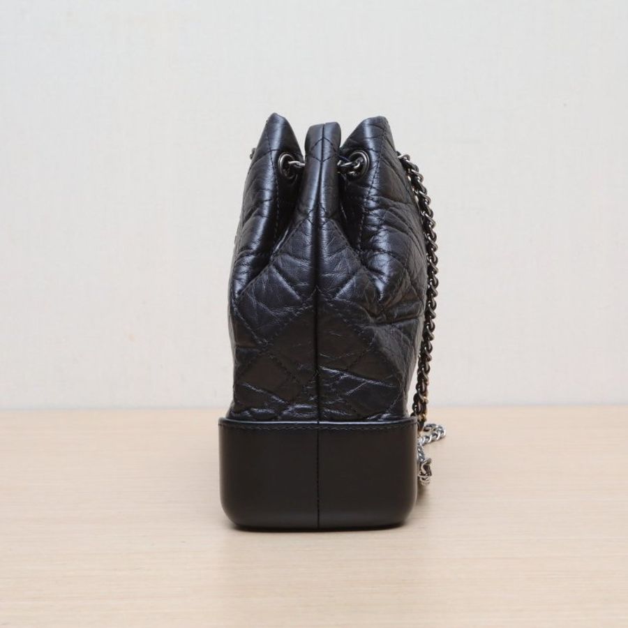 CHANEL GABRIELLE流浪雙肩包小號22.5黑色牛皮晶片開金銀扣菱格紋肩背包-2