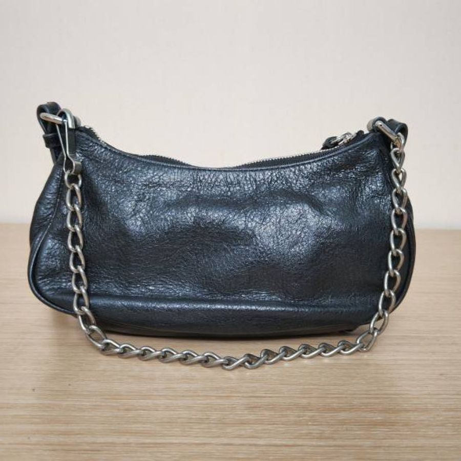 BALENCIAGA LeCagole機車月牙包Mini20黑色羊皮肩背包-2