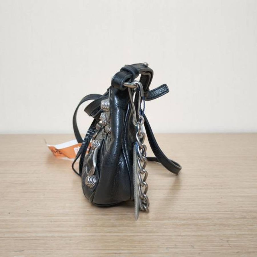BALENCIAGA LeCagole機車月牙包Mini20黑色羊皮肩背包-3