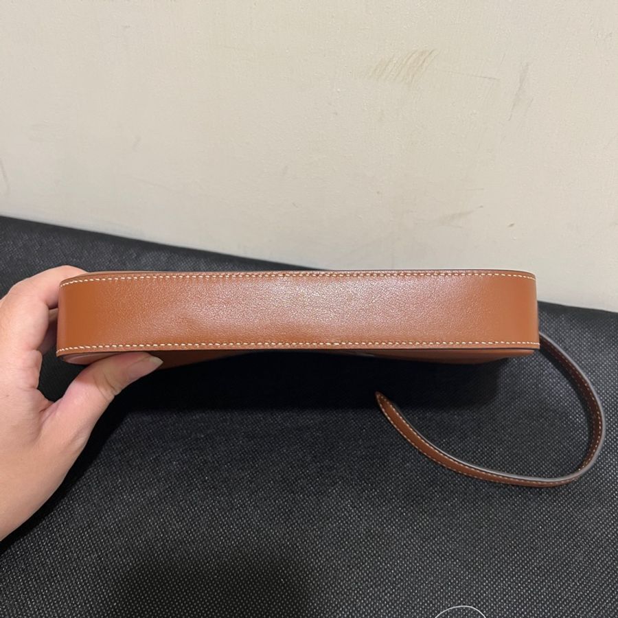 Celine TRLOMPHE焦糖色牛皮肩背包-4