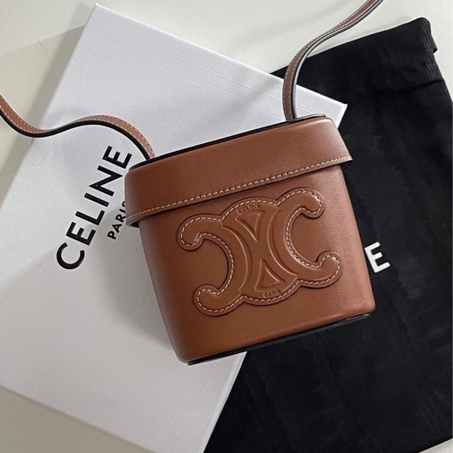 🈶購證 #99新閒置 #超甜價割愛 Celine焦糖棕小方盒斜挎包-1