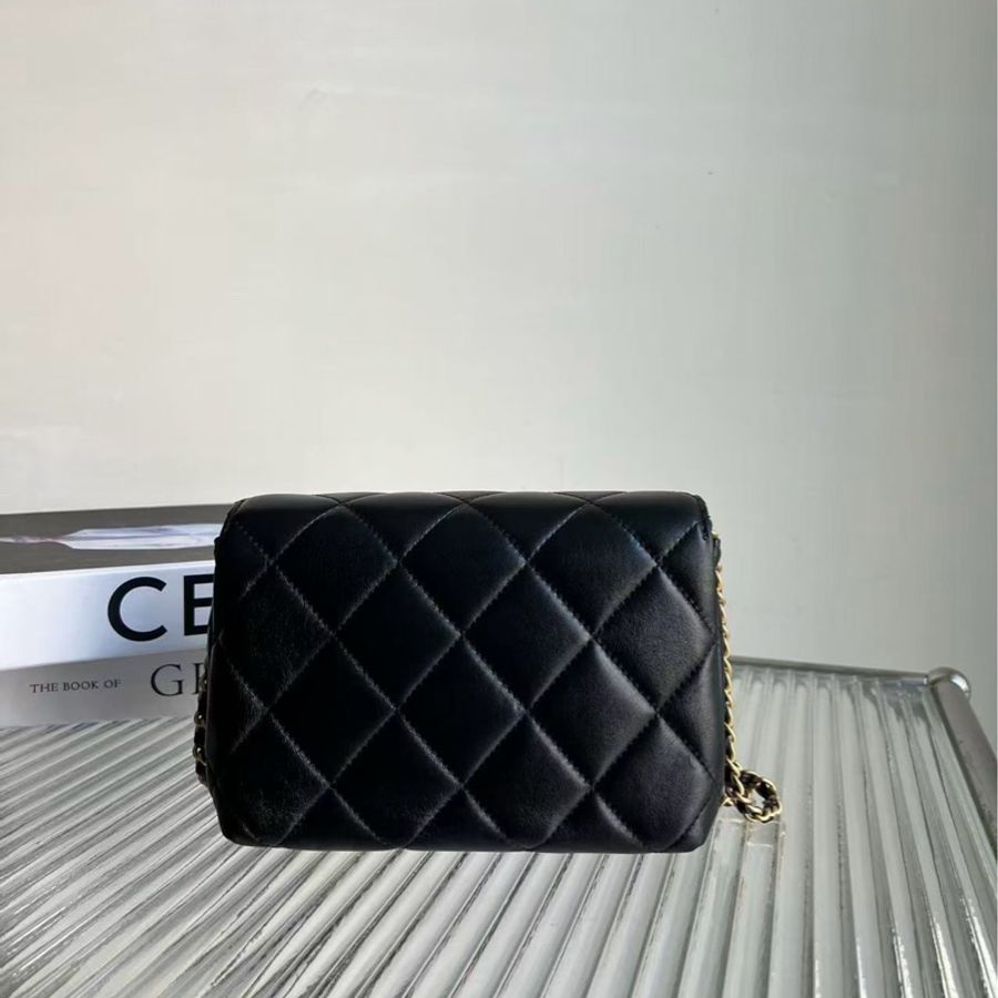🆕 Chanel/香奈兒24A 黑色金扣菱格紋珍珠水鑽 logo 鏈條包，芯片款尺寸：18*12-2