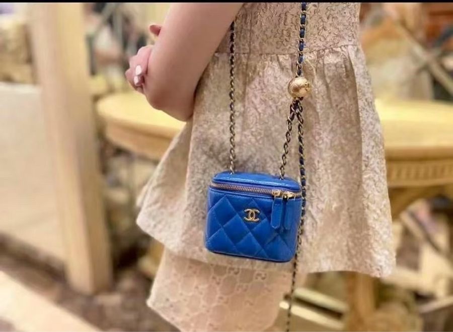 閒置🆕 Chanel/香奈兒金球小盒子藍色金鍊超級細膩嘅小羊皮,尺寸:10 × 9 cm-4