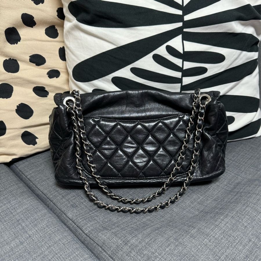 CHANEL 大縫線LOGO翻蓋包-1