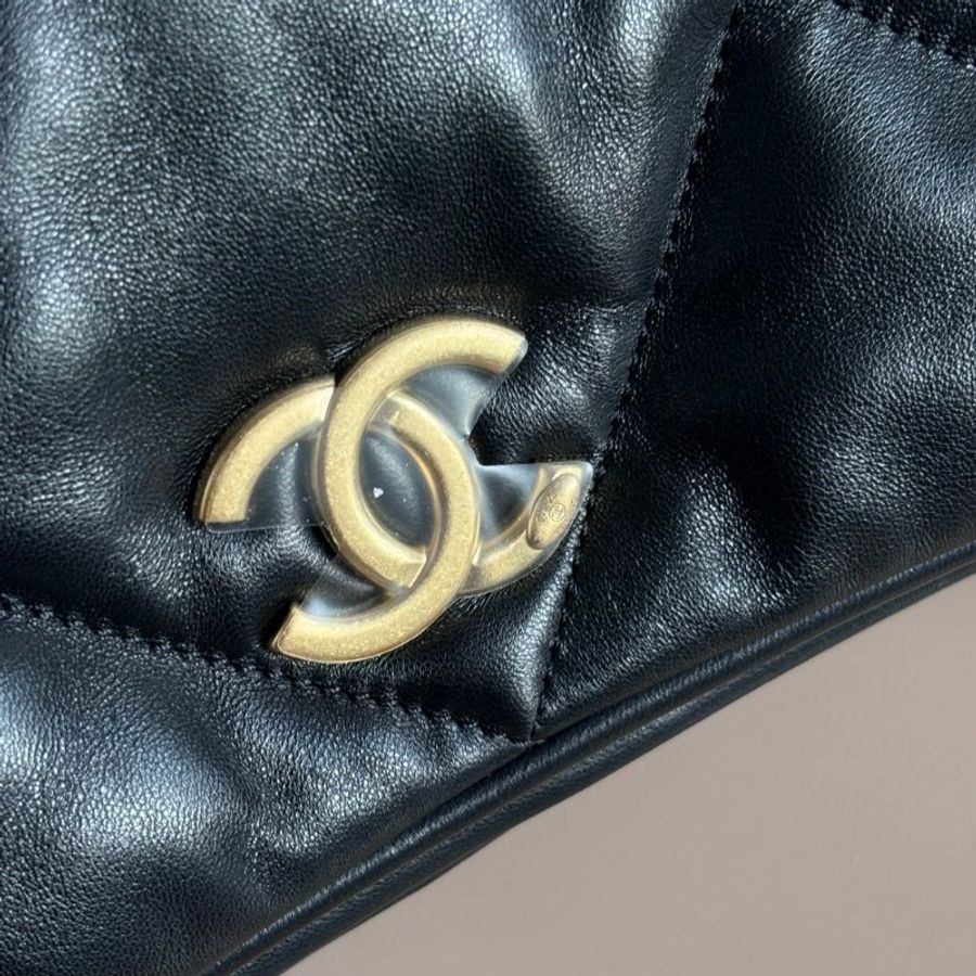 2025-26 新款 ::CHANEL:: 經典菱格紋 霧面雙C轉釦 皮穿鏈黑色購物包 肩背包 流浪包 HOBO-5