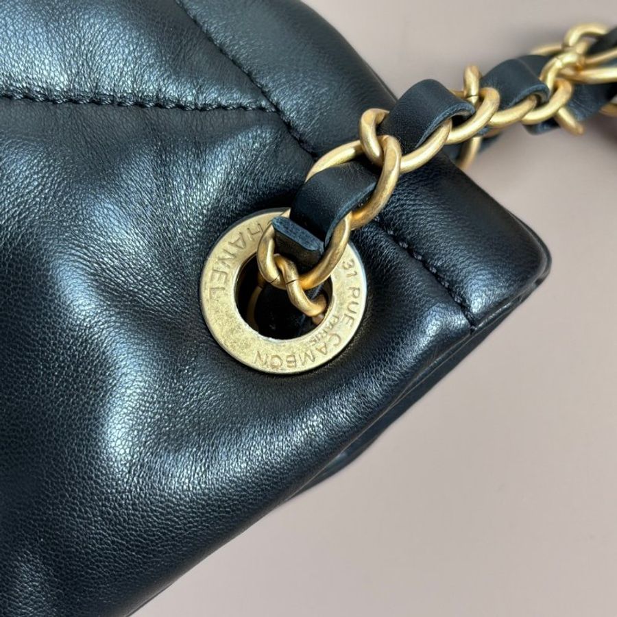 2025-26 新款 ::CHANEL:: 經典菱格紋 霧面雙C轉釦 皮穿鏈黑色購物包 肩背包 流浪包 HOBO-7