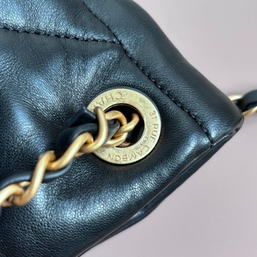 2025-26 新款 ::CHANEL:: 經典菱格紋 霧面雙C轉釦 皮穿鏈黑色購物包 肩背包 流浪包 HOBO-8
