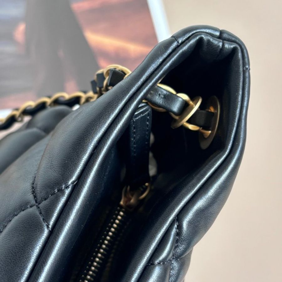 2025-26 新款 ::CHANEL:: 經典菱格紋 霧面雙C轉釦 皮穿鏈黑色購物包 肩背包 流浪包 HOBO-14