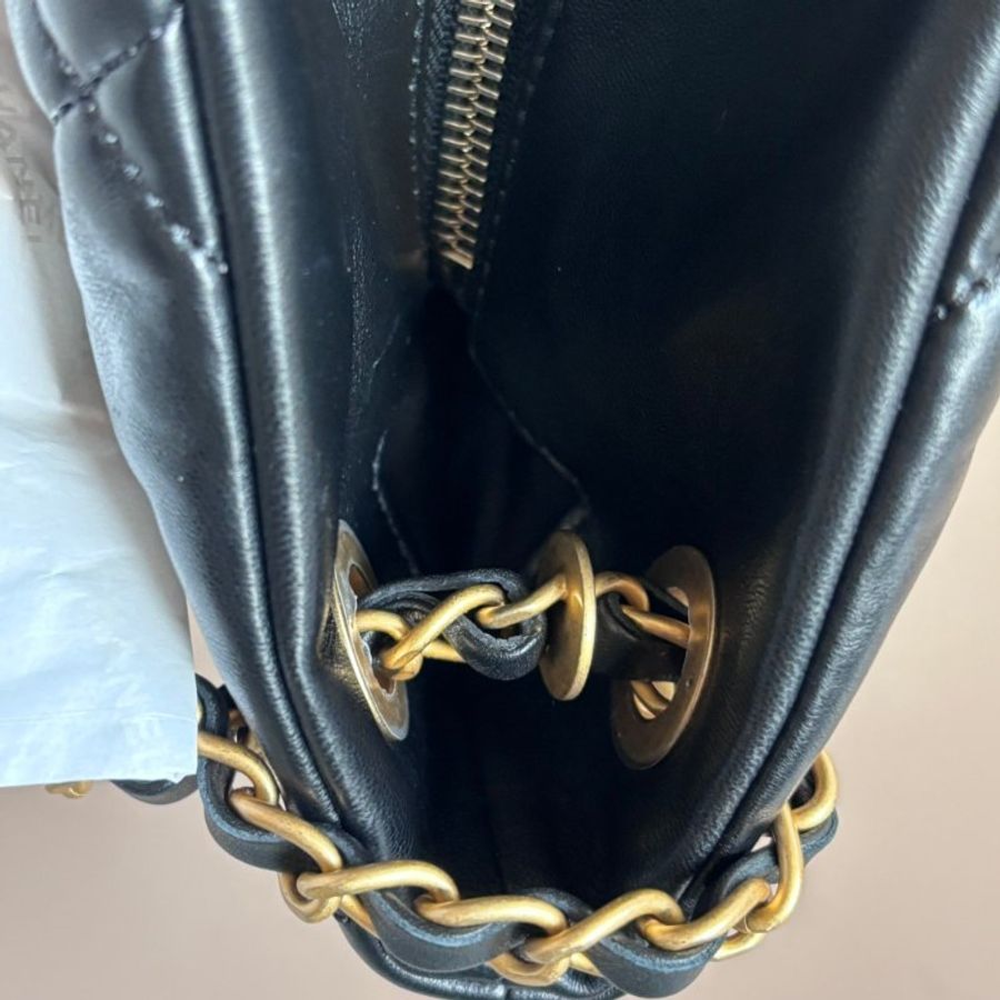 2025-26 新款 ::CHANEL:: 經典菱格紋 霧面雙C轉釦 皮穿鏈黑色購物包 肩背包 流浪包 HOBO-15
