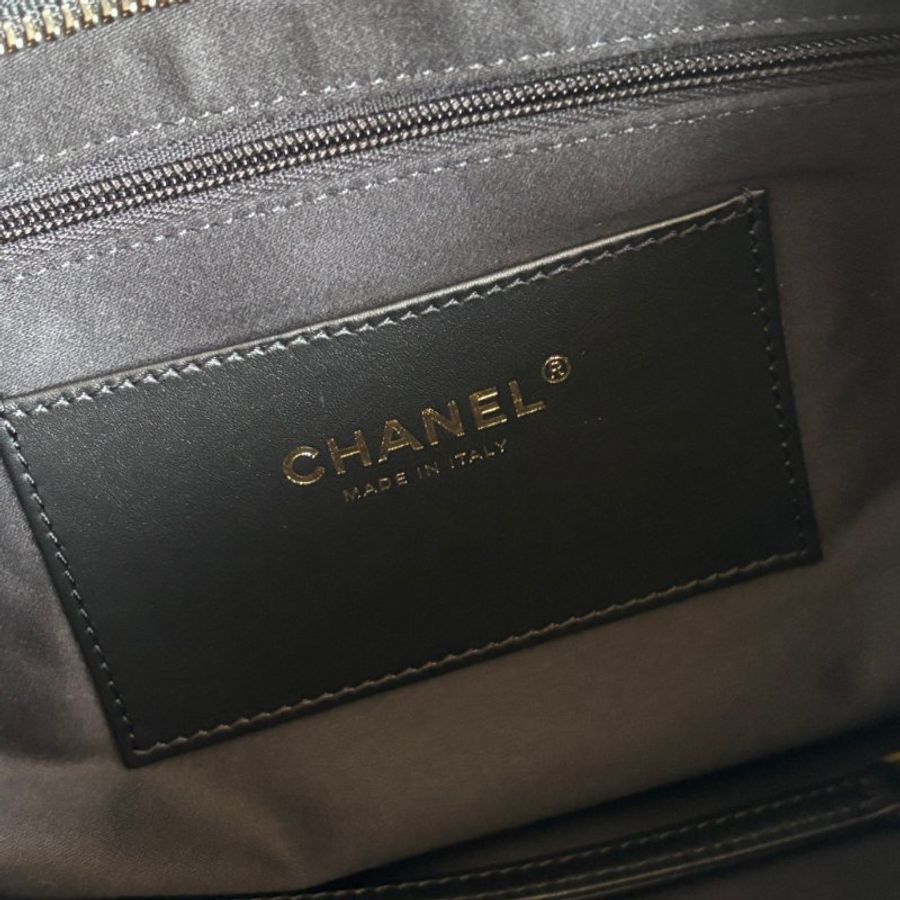 2025-26 新款 ::CHANEL:: 經典菱格紋 霧面雙C轉釦 皮穿鏈黑色購物包 肩背包 流浪包 HOBO-19