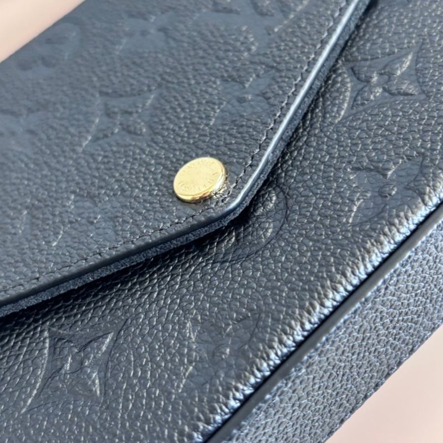 ::LOUIS VUITTON:: LV M82477 Félicie Pochette 黑色牛皮壓花紋 WOC三合一 金鏈斜背包-9