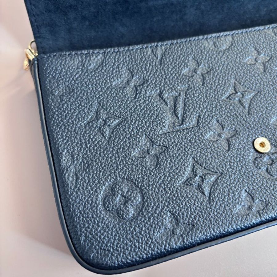 ::LOUIS VUITTON:: LV M82477 Félicie Pochette 黑色牛皮壓花紋 WOC三合一 金鏈斜背包-14