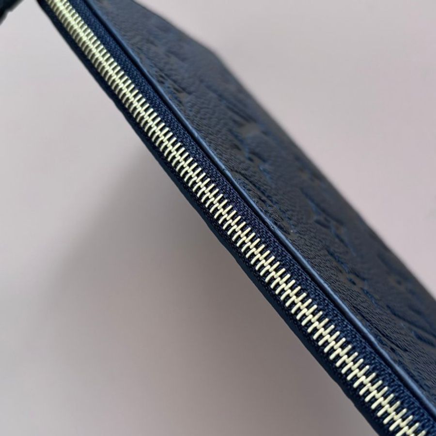 ::LOUIS VUITTON:: LV M82477 Félicie Pochette 黑色牛皮壓花紋 WOC三合一 金鏈斜背包-24