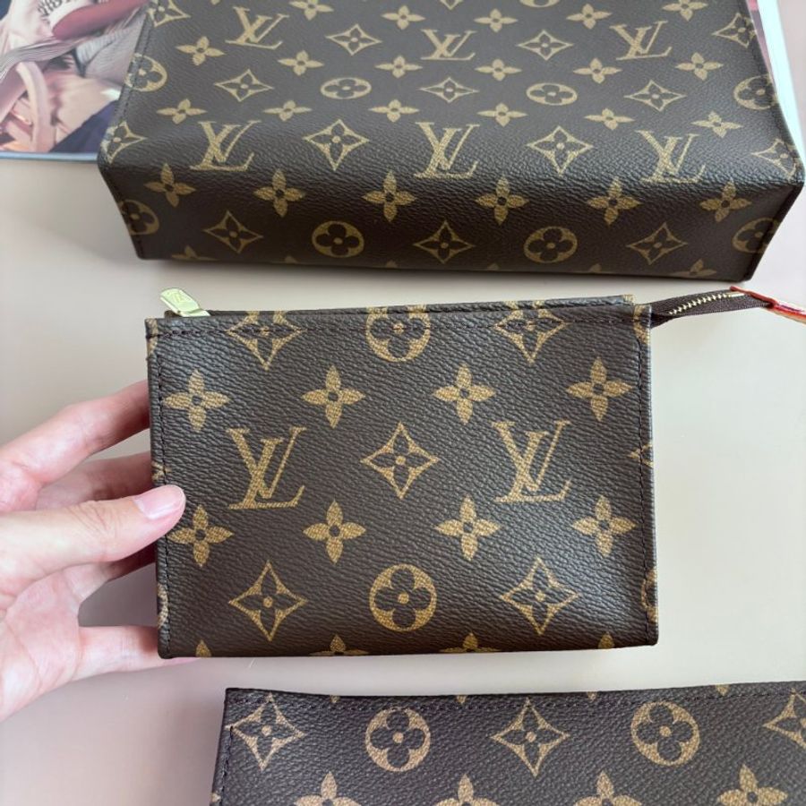 ::LOUIS VUITTON:: LV M47195 Trio Toilet Pouch咖啡色經典花紋三合一洗漱包-8
