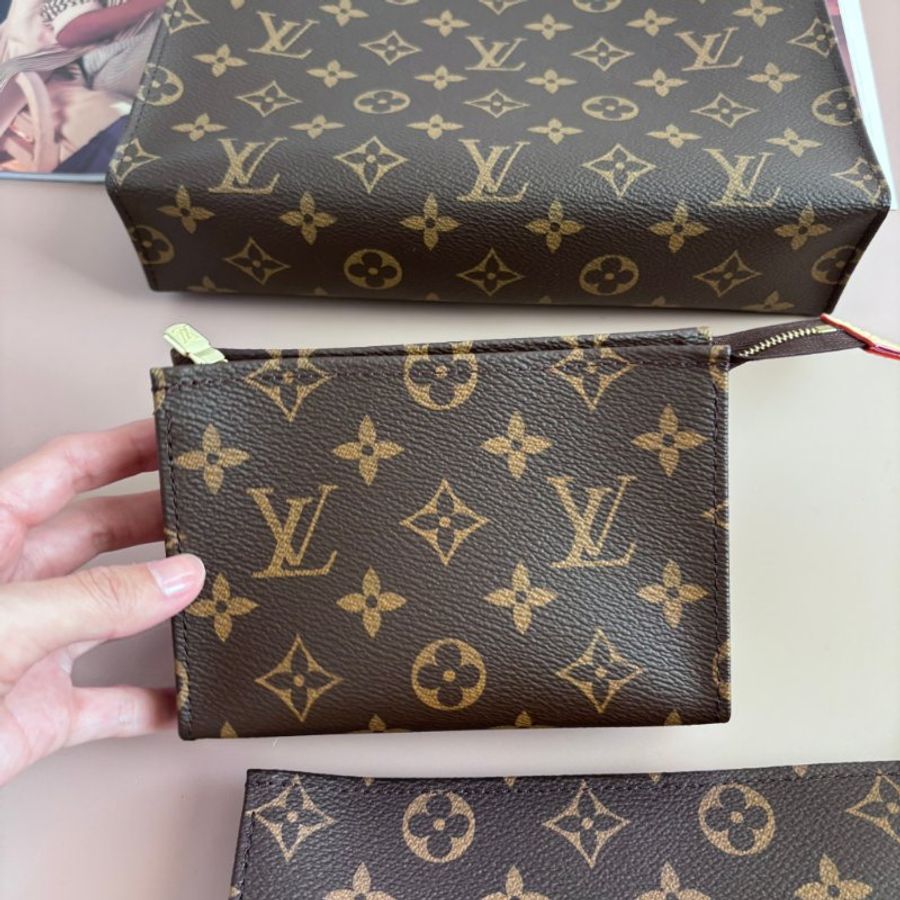 ::LOUIS VUITTON:: LV M47195 Trio Toilet Pouch咖啡色經典花紋三合一洗漱包-9