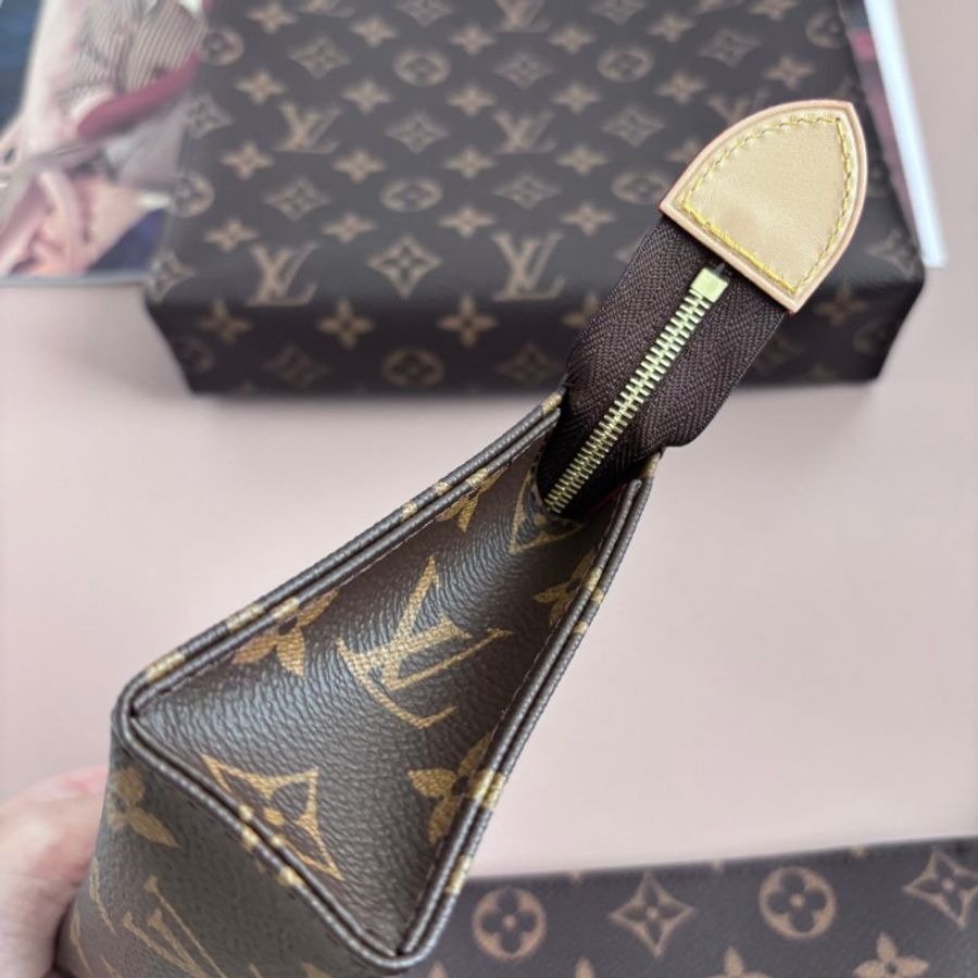 ::LOUIS VUITTON:: LV M47195 Trio Toilet Pouch咖啡色經典花紋三合一洗漱包-12