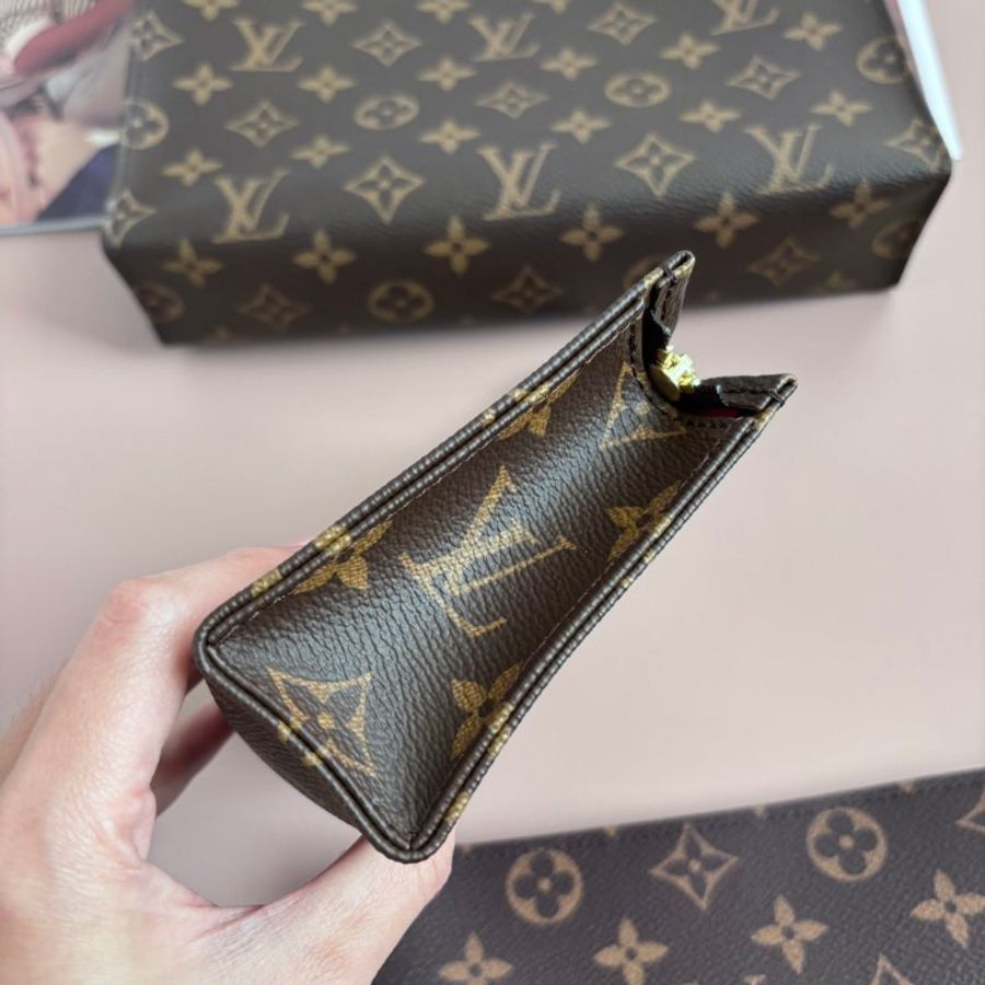 ::LOUIS VUITTON:: LV M47195 Trio Toilet Pouch咖啡色經典花紋三合一洗漱包-13