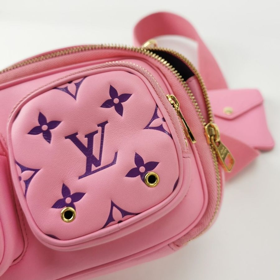 LV路易威登 Utility Crossbody 粉色皮革老花壓紋炸藥包相機包~晶片款-2